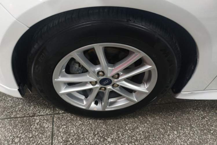 Used Ford Focus 2018 Hatchback Classic EcoBoost 180 Automatic Elite Model Exterior 4
