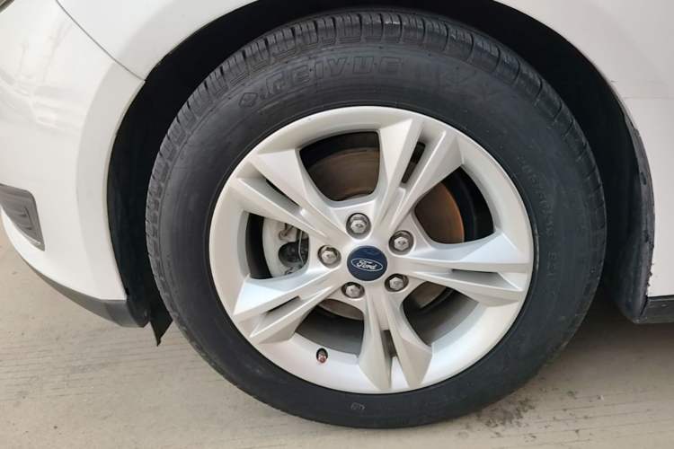 Used Ford Focus 2018 Hatchback Classic 1.6L Automatic Comfort Plus SmartDrive Edition Exterior 4