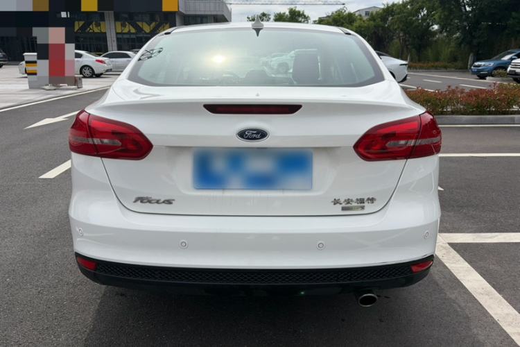 Used Ford Focus 2018 Sedan Classic EcoBoost 180 Automatic Elite Model Exterior 4