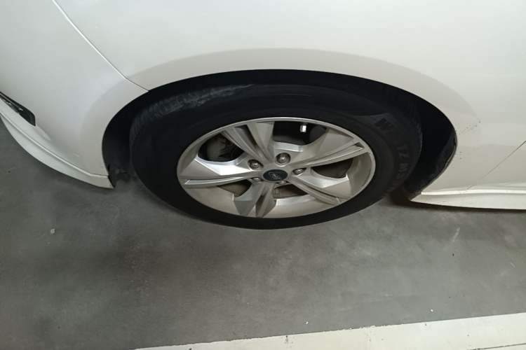 Used Ford Focus 2018 Hatchback Classic 1.6L Automatic Comfort Plus SmartDrive Edition Exterior 4