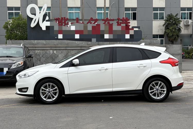 Used Ford Focus 2018 Hatchback Classic 1.6L Manual Fashion Edition SmartDrive Version Exterior 4