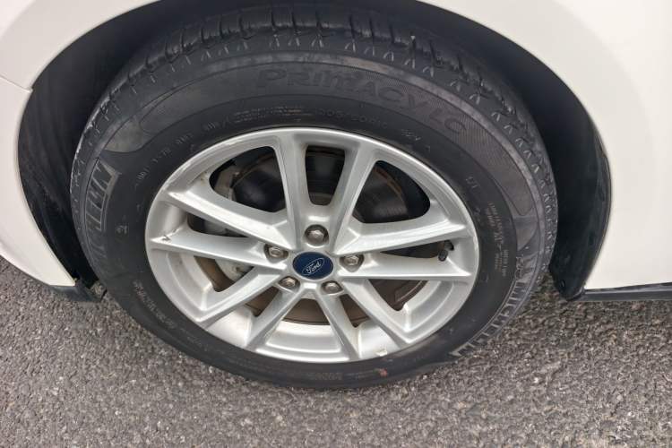 Used Ford Focus 2018 Hatchback Classic 1.6L Manual Fashion Edition SmartDrive Version Exterior 5