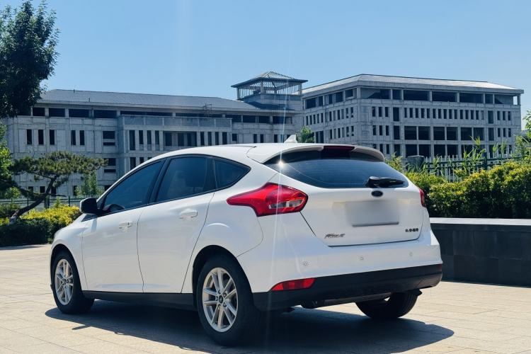 Used Ford Focus 2018 Hatchback Classic 1.6L Automatic Trendy SmartDrive Edition Exterior 5