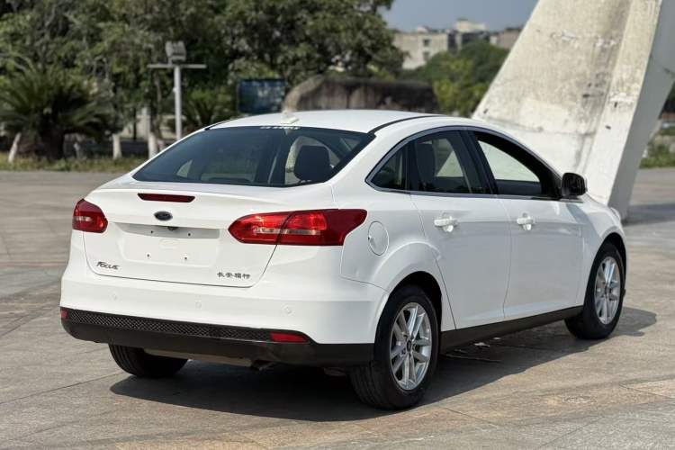 Used Ford Focus 2018 Sedan Classic 1.6L Automatic Trendy SmartDrive Edition Exterior 5