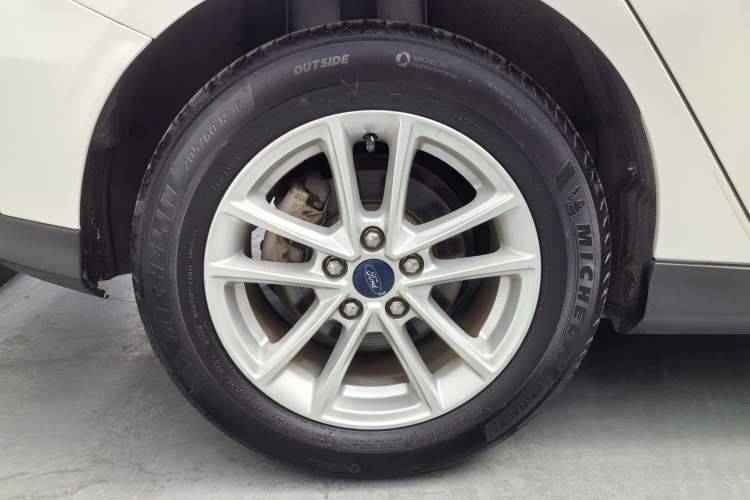 Used Ford Focus 2018 Hatchback Classic EcoBoost 180 Automatic Elite Model Exterior 5