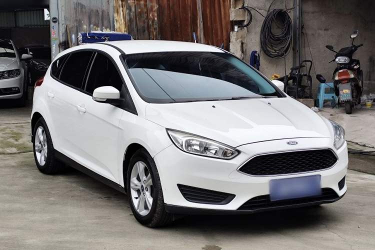 Used Ford Focus 2018 Hatchback Classic EcoBoost 180 Automatic Elite Model Exterior 5