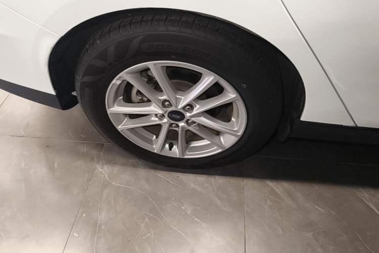 Used Ford Focus 2018 Sedan Classic 1.6L Automatic Trendy SmartDrive Edition Exterior 5
