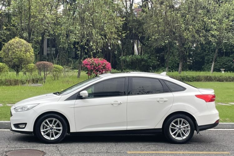 Used Ford Focus 2018 Sedan Classic 1.6L Automatic Trendy SmartDrive Edition Exterior 5