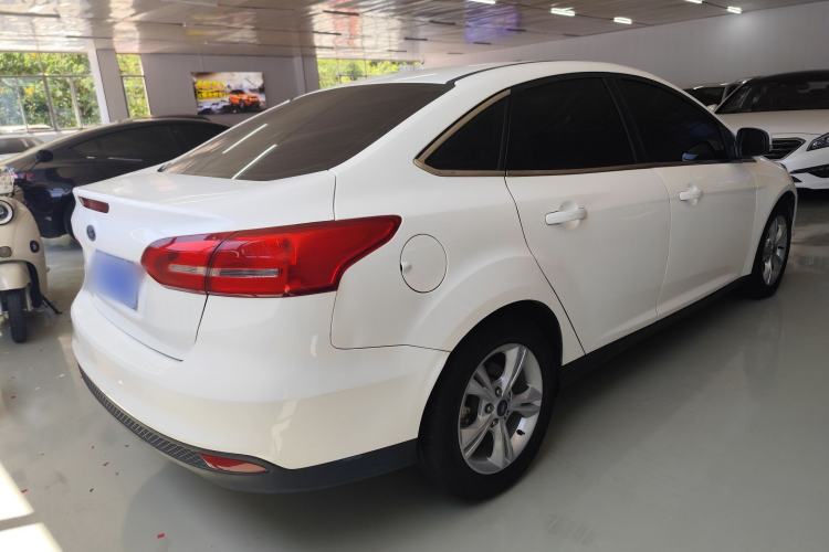 Used Ford Focus 2018 Sedan Classic 1.6L Automatic Comfort Plus Smart Drive Version Exterior 5