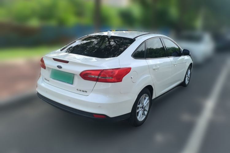 Used Ford Focus 2018 Sedan Classic 1.6L Manual Fashion Edition SmartDrive Version Exterior 5