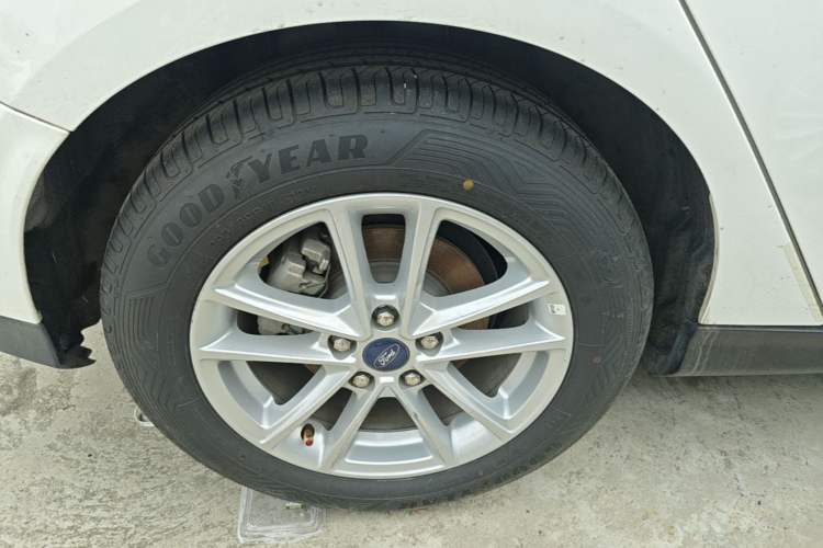 Used Ford Focus 2018 Hatchback Classic EcoBoost 180 Automatic Elite Model Exterior 5