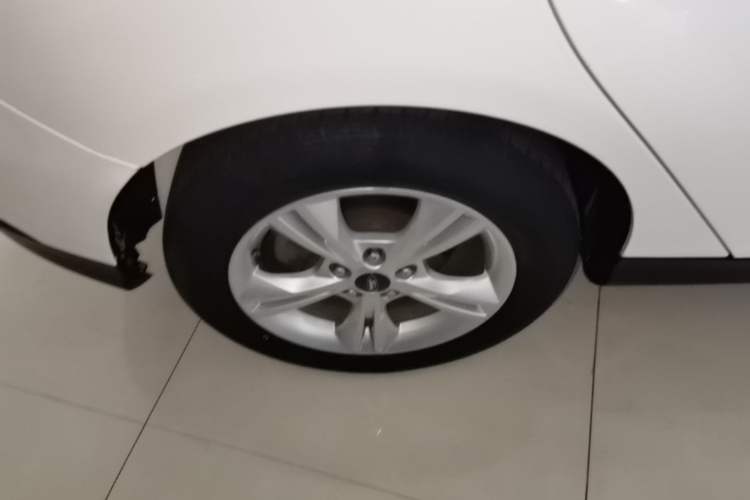 Used Ford Focus 2018 Hatchback Classic 1.6L Automatic Comfort Plus SmartDrive Edition Exterior 5