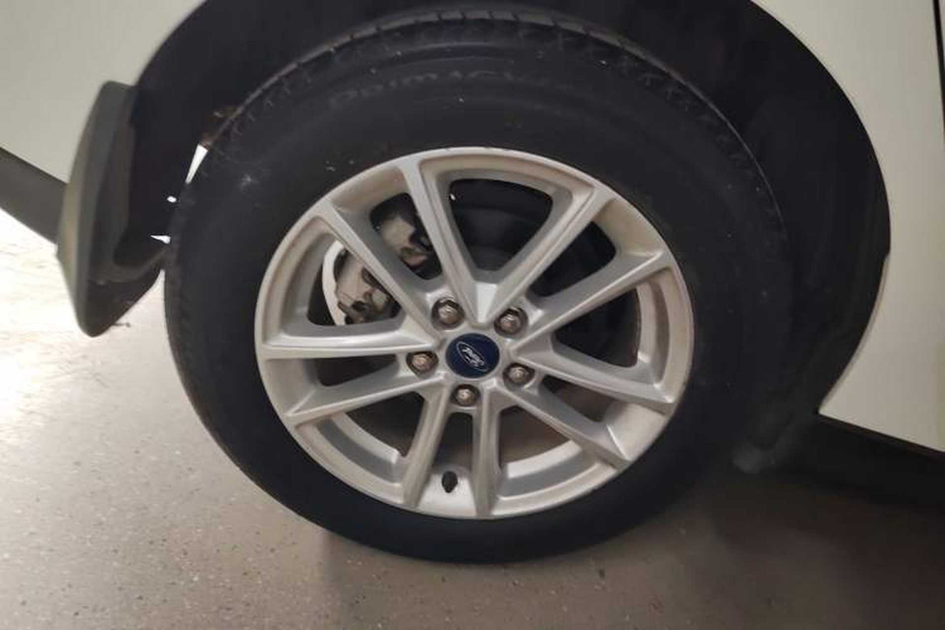 Used Ford Focus 2018 Hatchback Classic 1.6L Automatic Trendy SmartDrive Edition Exterior 5
