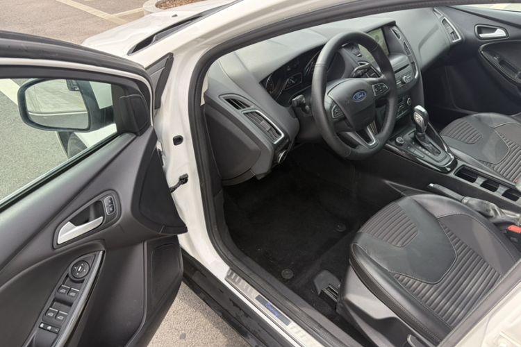 Used Ford Focus 2018 Sedan Classic EcoBoost 180 Automatic Elite Model Exterior 5