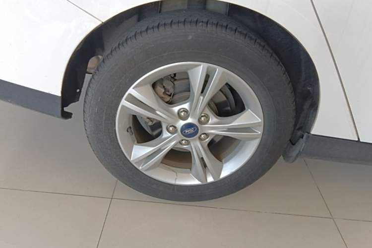 Used Ford Focus 2018 Sedan Classic 1.6L Automatic Comfort Plus Smart Drive Version Exterior 5