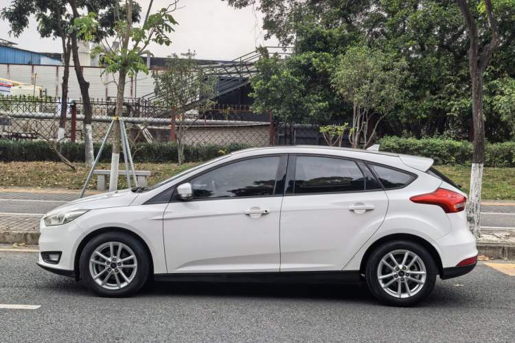 Used Ford Focus 2018 Hatchback Classic 1.6L Automatic Trendy SmartDrive Edition Exterior 5