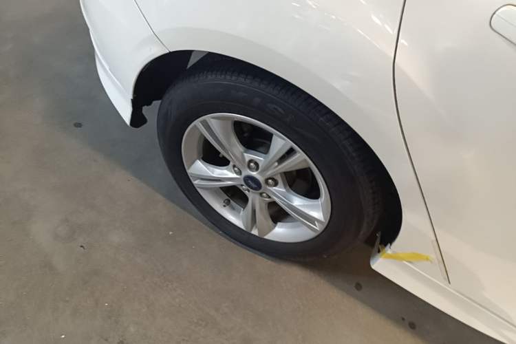 Used Ford Focus 2018 Hatchback Classic 1.6L Automatic Comfort Plus SmartDrive Edition Exterior 5