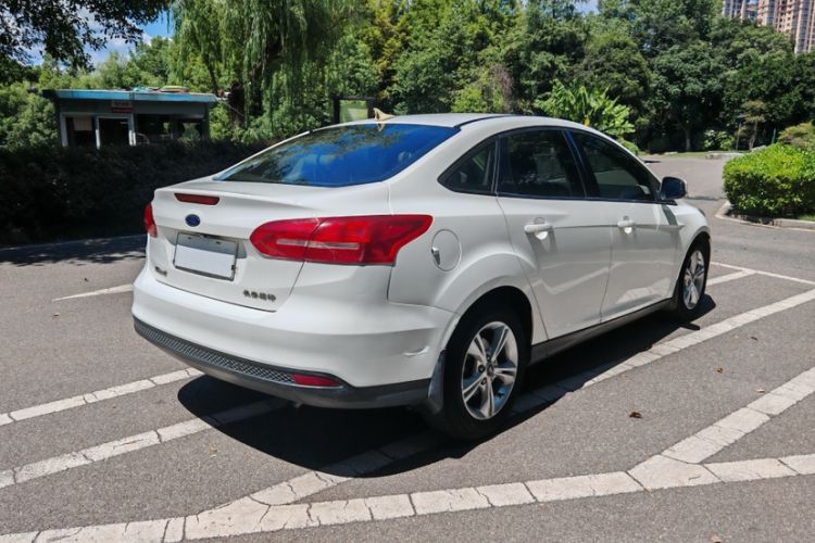 Used Ford Focus 2018 Sedan Classic 1.6L Automatic Comfort Plus Smart Drive Version Exterior 5
