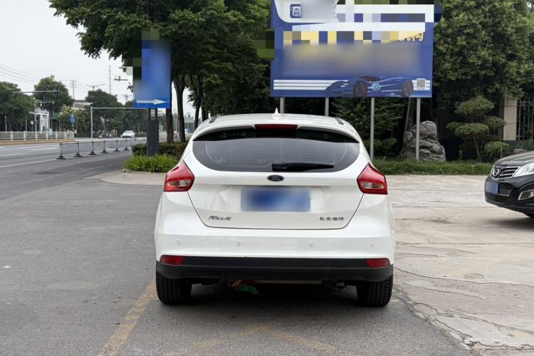 Used Ford Focus 2018 Hatchback Classic 1.6L Manual Fashion Edition SmartDrive Version Exterior 5