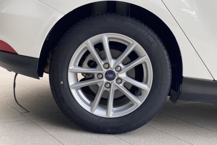 Used Ford Focus 2018 Hatchback Classic 1.6L Manual Fashion Edition SmartDrive Version Exterior 6
