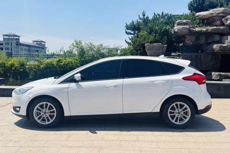 Used Ford Focus 2018 Hatchback Classic 1.6L Automatic Trendy SmartDrive Edition Exterior 6