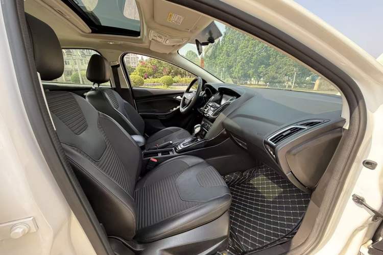 Used Ford Focus 2018 Sedan Classic 1.6L Automatic Trendy SmartDrive Edition Exterior 6