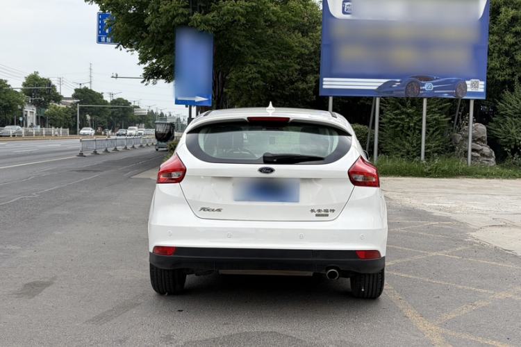 Used Ford Focus 2018 Hatchback Classic EcoBoost 180 Automatic Elite Model Exterior 6