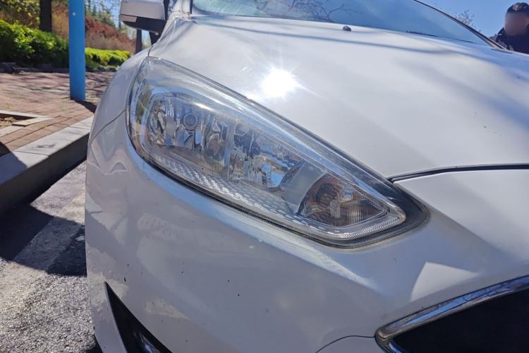 Used Ford Focus 2018 Hatchback Classic 1.6L Automatic Trendy SmartDrive Edition Exterior 6