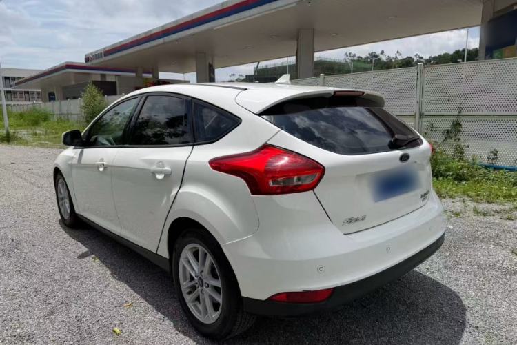 Used Ford Focus 2018 Two-Door Classic EcoBoost 125 Automatic Supercharged Style SmartDrive Edition Exterior 6