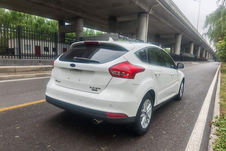 Used Ford Focus 2018 Hatchback Classic EcoBoost 180 Automatic Elite Model Exterior 6