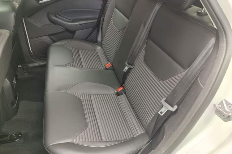 Used Ford Focus 2018 Hatchback Classic EcoBoost 180 Automatic Elite Model Exterior 6