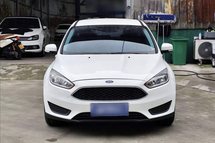 Used Ford Focus 2018 Hatchback Classic EcoBoost 180 Automatic Elite Model Exterior 6