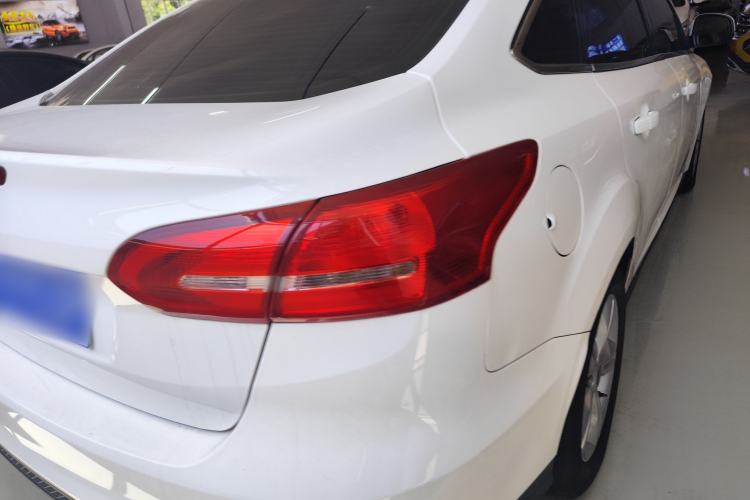 Used Ford Focus 2018 Sedan Classic 1.6L Automatic Comfort Plus Smart Drive Version Exterior 6