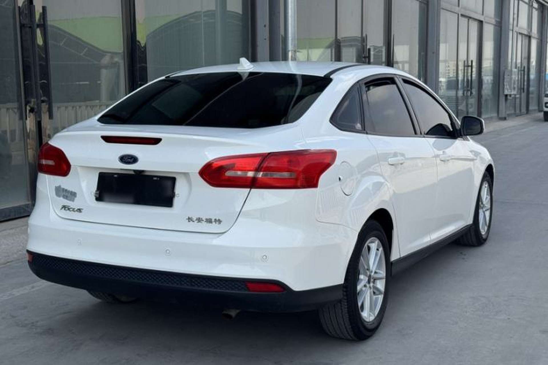 Used Ford Focus 2018 Sedan Classic 1.6L Automatic Trendy SmartDrive Edition Exterior 6