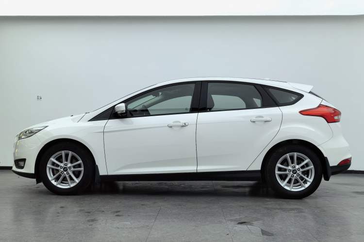 Used Ford Focus 2018 Hatchback Classic 1.6L Automatic Trendy SmartDrive Edition Exterior 6