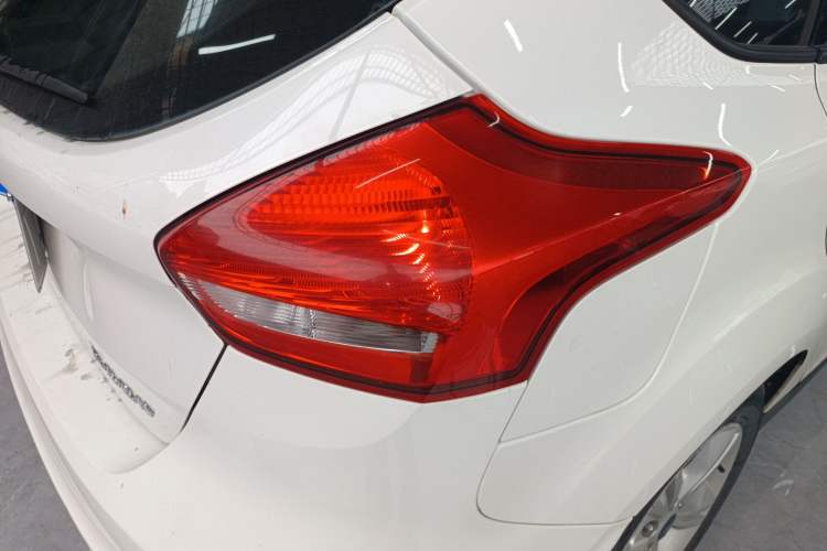 Used Ford Focus 2018 Hatchback Classic 1.6L Automatic Comfort Plus SmartDrive Edition Exterior 6
