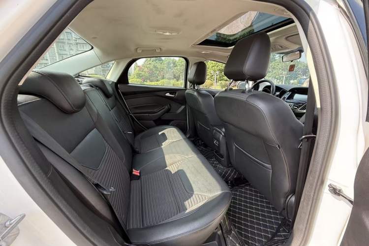 Used Ford Focus 2018 Sedan Classic 1.6L Automatic Trendy SmartDrive Edition Exterior 7