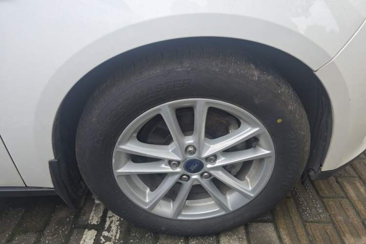 Used Ford Focus 2018 Hatchback Classic EcoBoost 180 Automatic Elite Model Exterior 7
