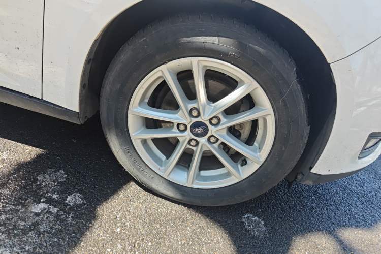 Used Ford Focus 2018 Hatchback Classic 1.6L Automatic Trendy SmartDrive Edition Exterior 7