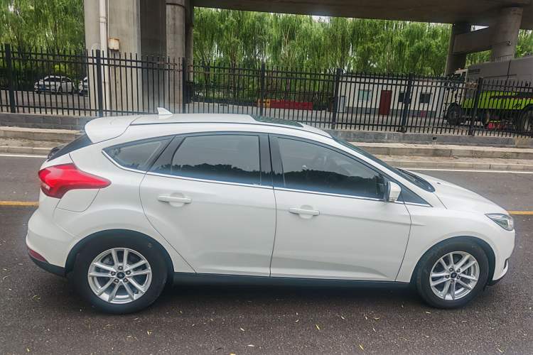 Used Ford Focus 2018 Hatchback Classic EcoBoost 180 Automatic Elite Model Exterior 7