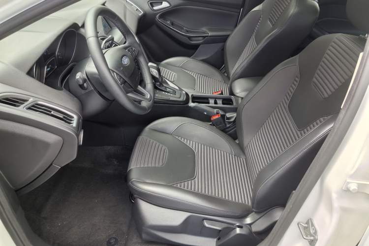 Used Ford Focus 2018 Hatchback Classic EcoBoost 180 Automatic Elite Model Exterior 7