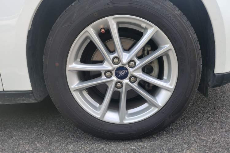 Used Ford Focus 2018 Sedan Classic 1.6L Manual Fashion Edition SmartDrive Version Exterior 7