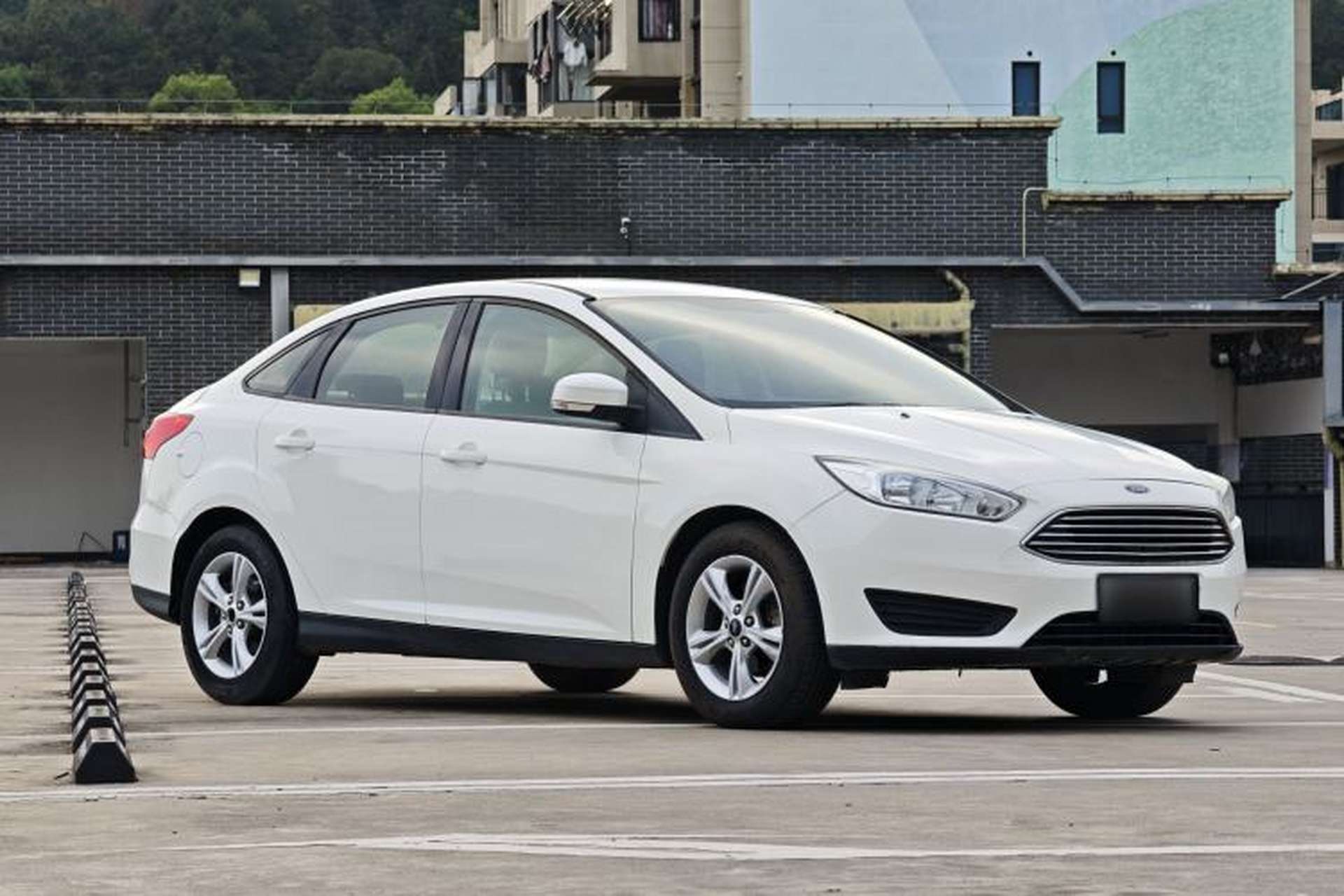 Used Ford Focus 2018 Sedan Classic 1.6L Automatic Comfort Plus Smart Drive Version Exterior 7