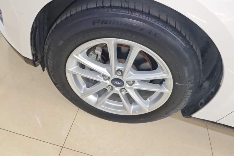 Used Ford Focus 2018 Hatchback Classic 1.6L Automatic Trendy SmartDrive Edition Exterior 7