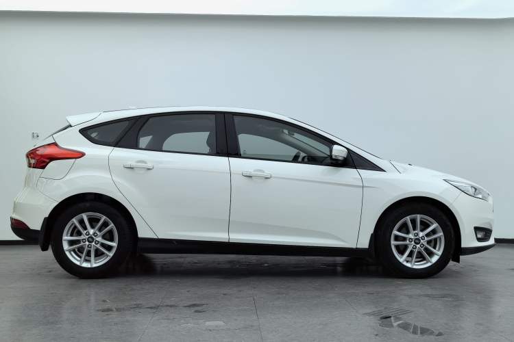Used Ford Focus 2018 Hatchback Classic 1.6L Automatic Trendy SmartDrive Edition Exterior 7