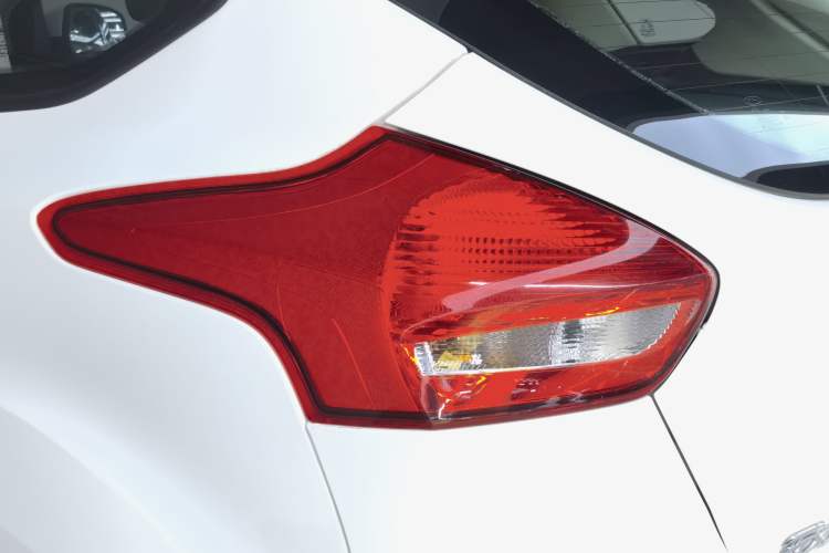 Used Ford Focus 2018 Hatchback Classic 1.6L Automatic Trendy SmartDrive Edition Exterior 9