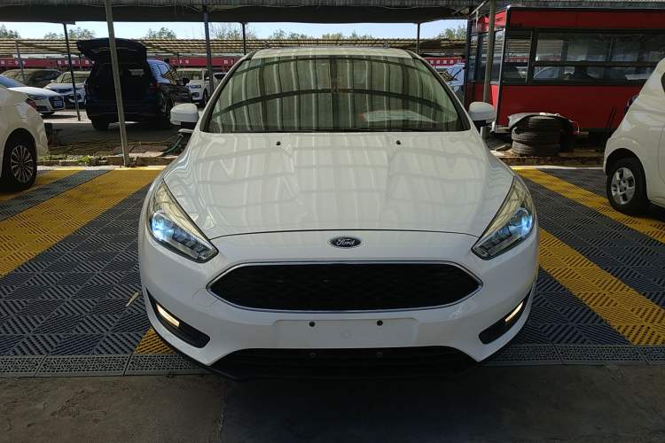 Used Ford Focus 2018 Hatchback Classic 1.6L Automatic Trendy SmartDrive Edition Front