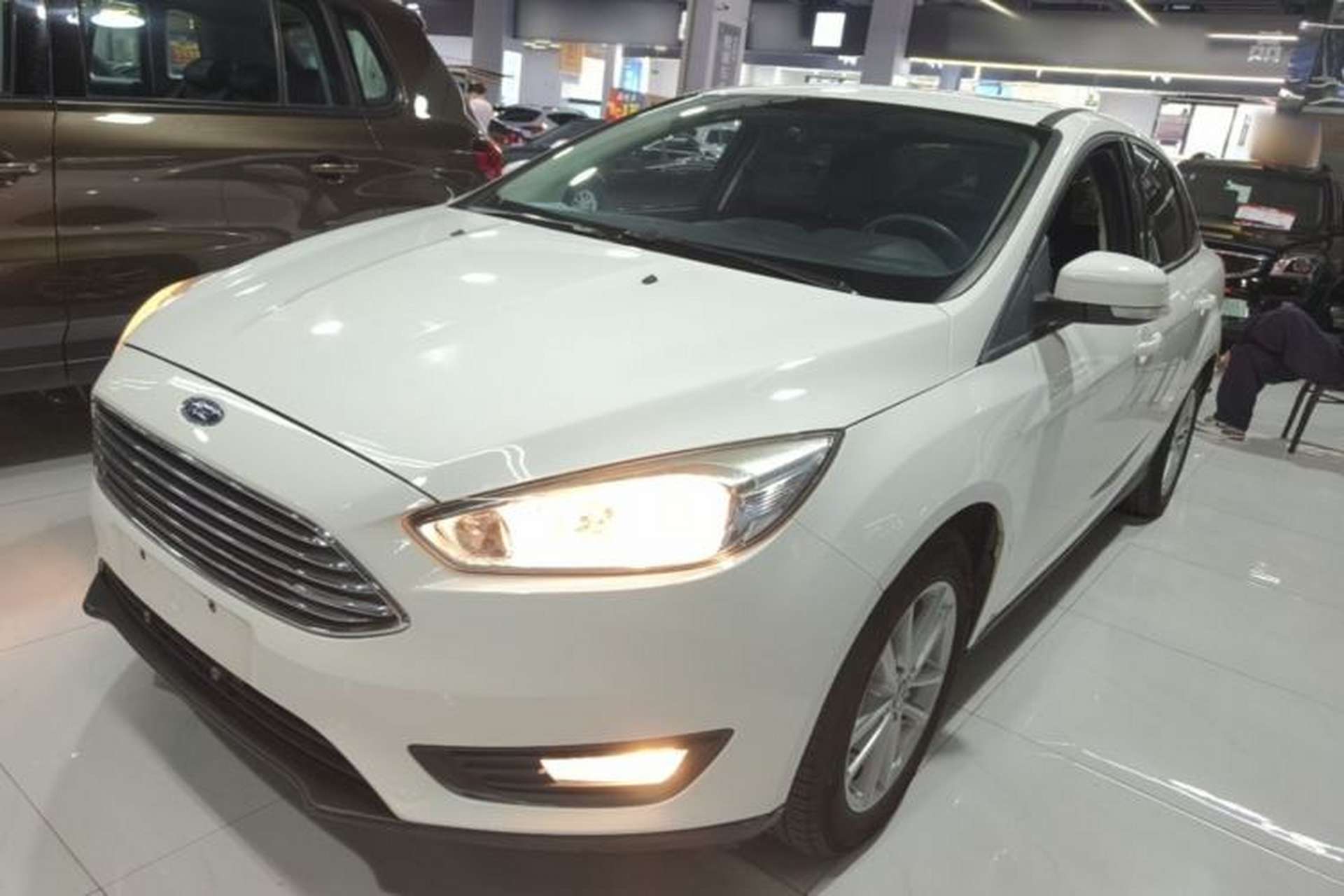 Used Ford Focus 2018 Sedan Classic 1.6L Automatic Trendy SmartDrive Edition Front Left 45 Deg