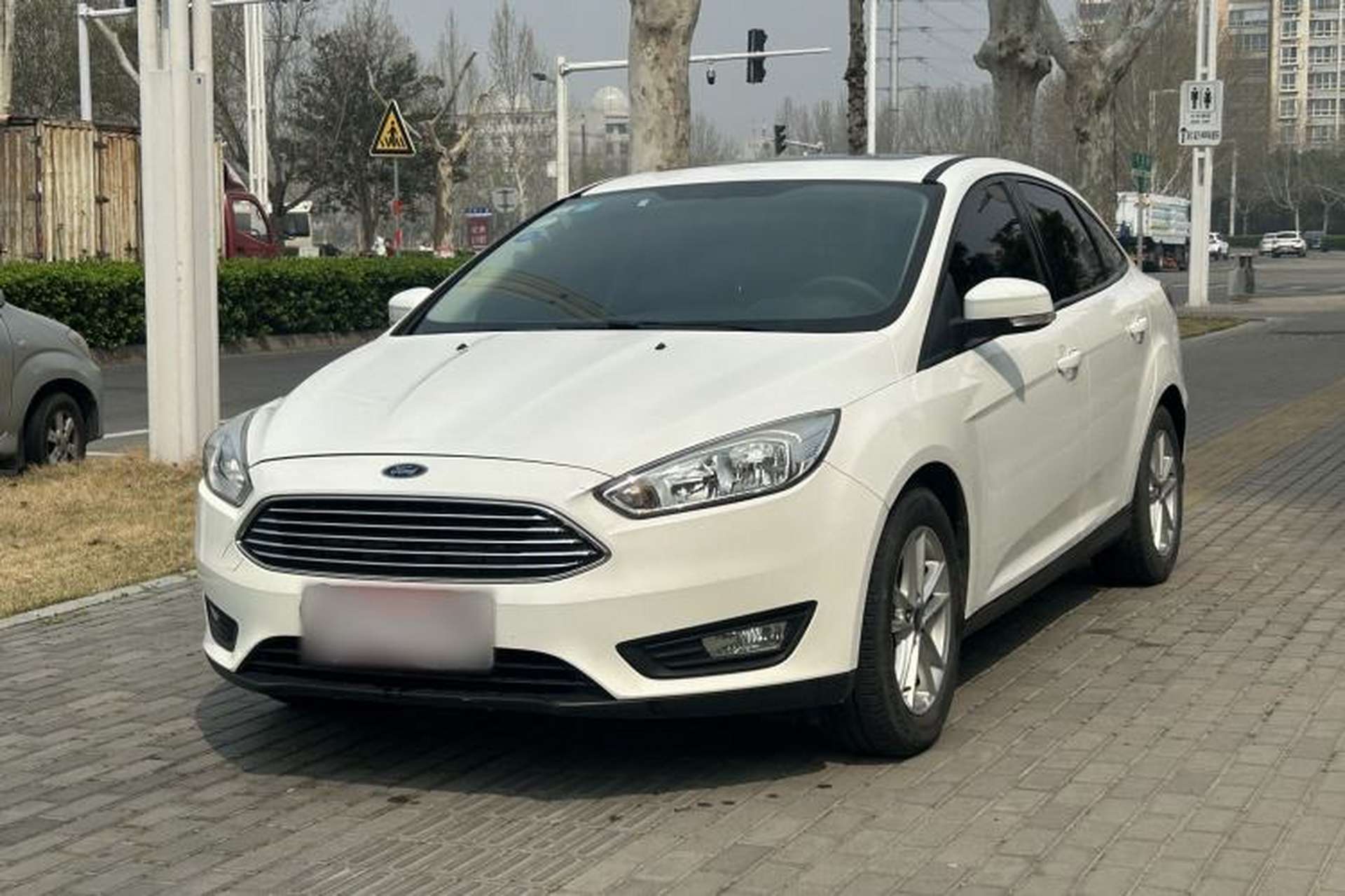 Used Ford Focus 2018 Sedan Classic 1.6L Automatic Trendy SmartDrive Edition Front Left 45 Deg