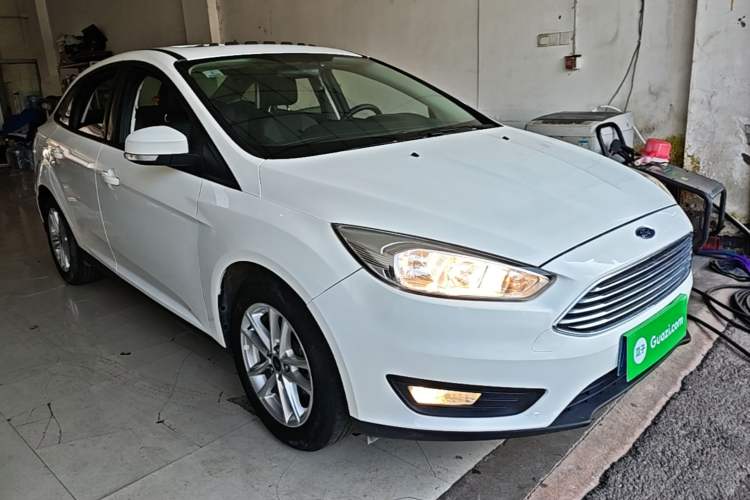 Used Ford Focus 2018 Sedan Classic 1.6L Automatic Trendy SmartDrive Edition Front Right 45 Deg